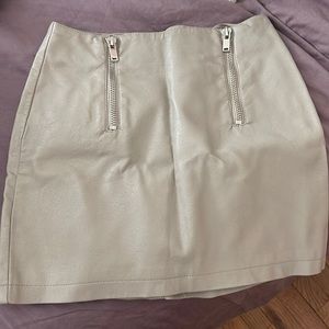 Gray double zipper faux leather skirt